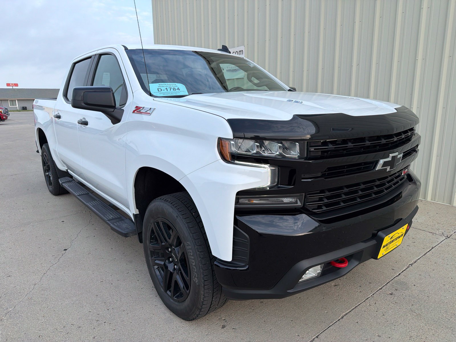 Used 2021 Chevrolet Silverado 1500 LT Trail Boss w/ Convenience Package II AWD/4WD image 2