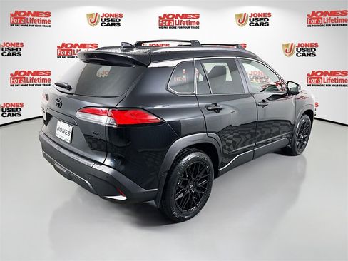 Certified 2022 Toyota Corolla Cross XLE image 16
