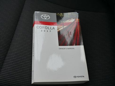Used 2017 Toyota Corolla SE w/ Carpet Mat Package (TMS) FWD image 22
