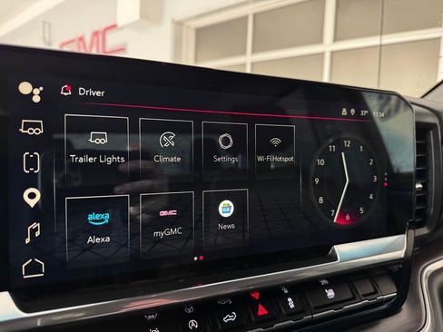 Certified 2025 GMC Sierra 1500 SLT image 18