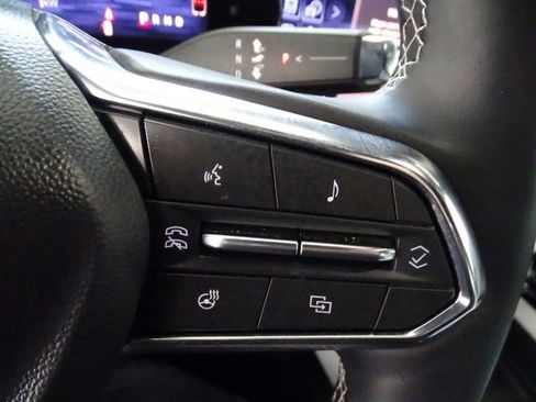 Used 2025 Chevrolet Equinox EV LT FWD image 8