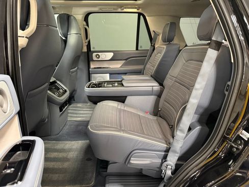 Used 2020 Lincoln Navigator Black Label w/ Cargo Convenience Package AWD/4WD image 17