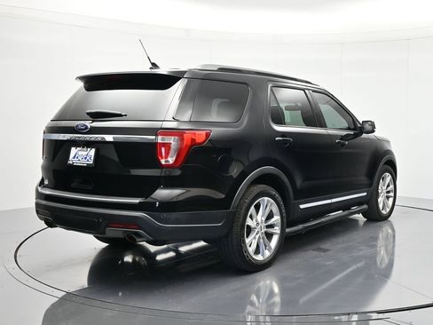Used 2018 Ford Explorer XLT w/ Equipment Group 202A FWD image 5