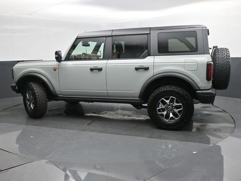 Used 2024 Ford Bronco Badlands image 3