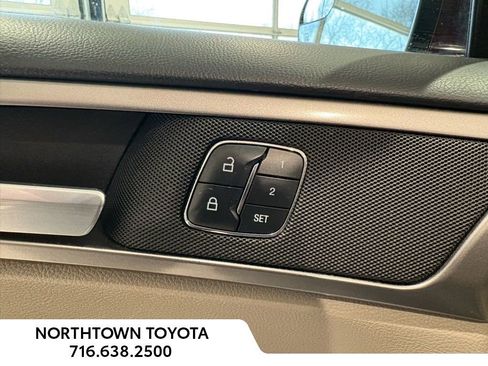 Used 2017 Ford Fusion SE image 29