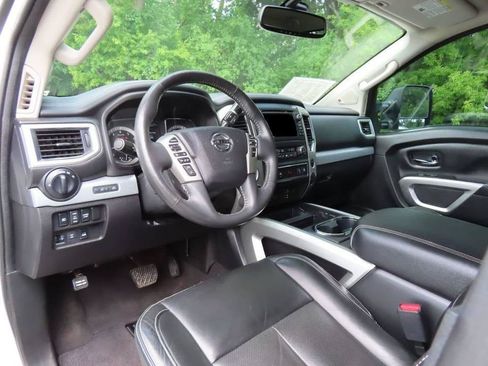 Used 2017 Nissan Titan PRO-4X AWD/4WD image 10