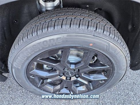 New 2025 Honda Pilot Touring image 9