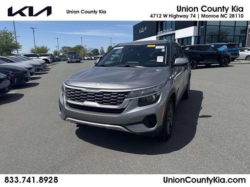 Used 2022 Kia Seltos LX image 1