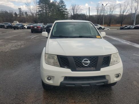 Used 2015 Nissan Frontier PRO-4X image 3