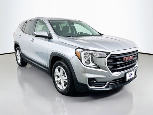 Used 2024 GMC Terrain SLE image 3