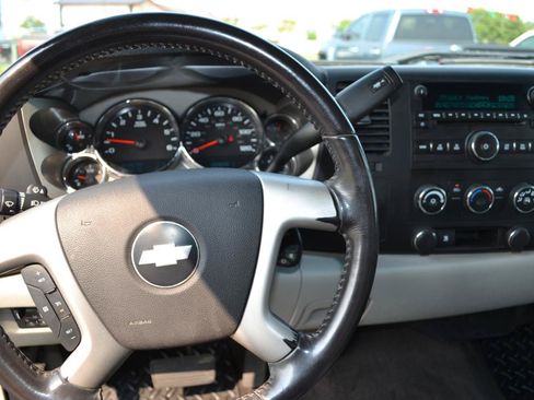 Used 2011 Chevrolet Silverado 2500 LT w/ Convenience Package AWD/4WD image 12