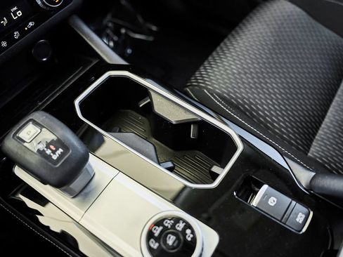 Used 2025 Mitsubishi Outlander ES FWD image 29