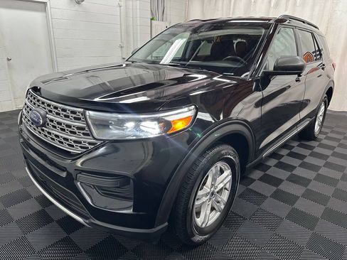 Used 2022 Ford Explorer XLT AWD/4WD image 4