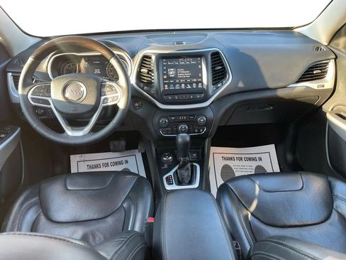Used 2017 Jeep Cherokee Overland w/ Technology Group AWD/4WD image 22