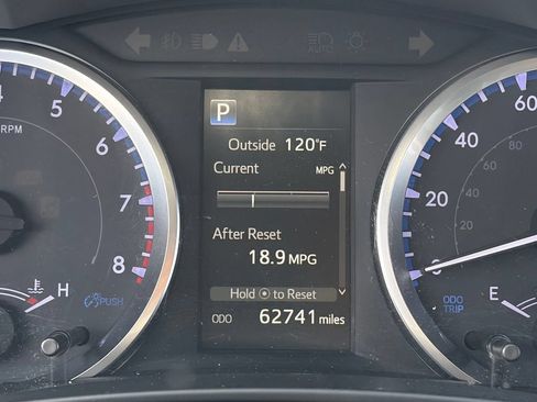 Used 2019 Toyota Highlander Plus FWD image 13
