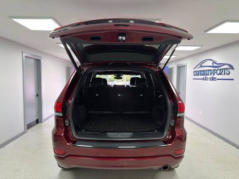 Used 2018 Jeep Grand Cherokee Altitude AWD/4WD image 37