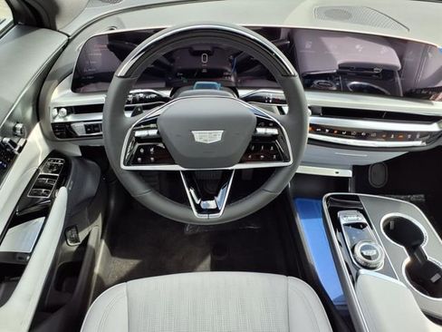 New 2025 Cadillac Lyriq Luxury image 16
