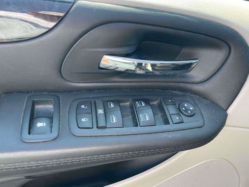 Used 2018 Dodge Grand Caravan SE w/ UConnect Hands-Free Group FWD image 10