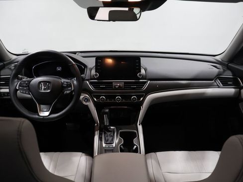 Used 2018 Honda Accord Touring image 17