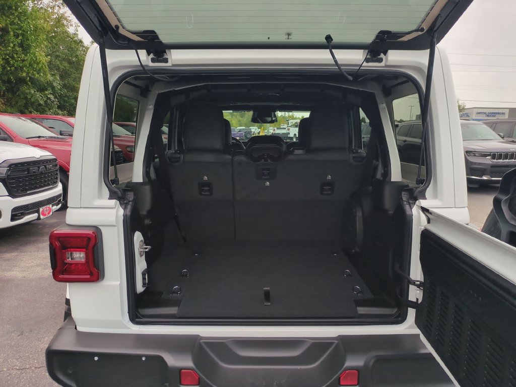 New 2027 Jeep Wrangler Unlimited Sahara AWD/4WD image 31