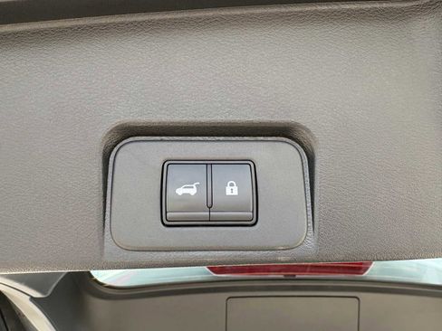 Used 2025 Nissan Rogue SV AWD/4WD image 6