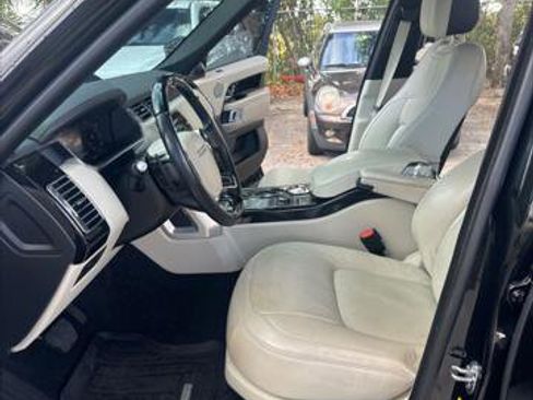 Used 2020 Land Rover Range Rover HSE image 11
