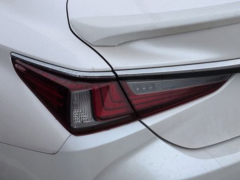 Used 2020 Lexus ES 300h w/ Premium Package image 13