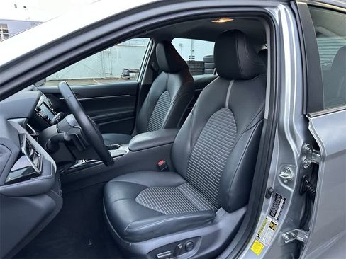 Used 2019 Toyota Camry SE image 11