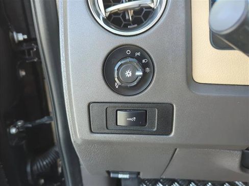 Used 2013 Ford F150 XLT w/ XLT Chrome Pkg image 12