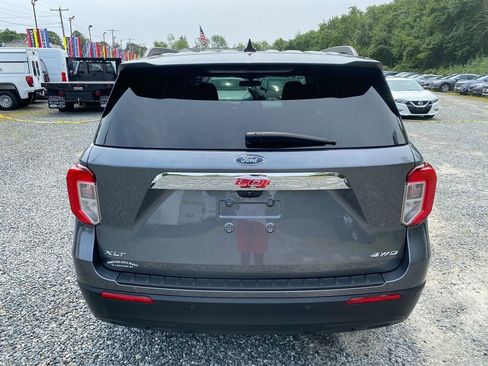 Used 2022 Ford Explorer XLT image 6