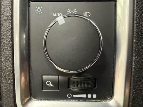 Used 2023 RAM 1500 Classic SLT AWD/4WD image 28