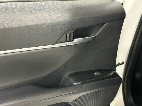 Used 2019 Toyota Camry SE w/ Carpet Mat Package image 60