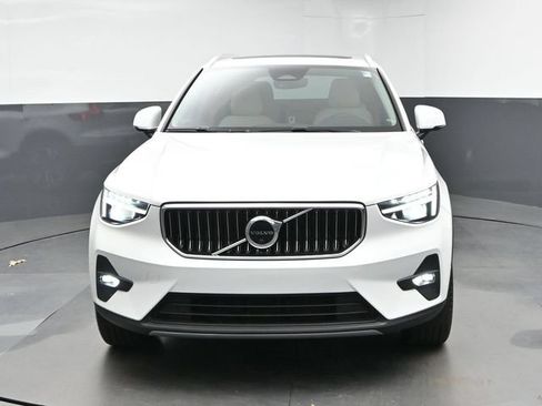 Used 2023 Volvo XC40 B5 Ultimate w/ Protection Package Premier AWD/4WD image 3