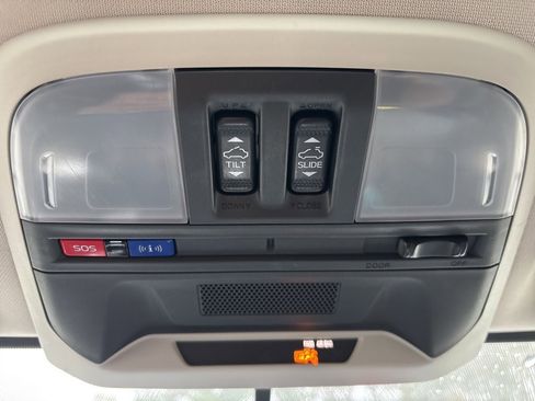 Used 2018 Subaru Crosstrek 2.0i Premium w/ Moonroof Package image 18