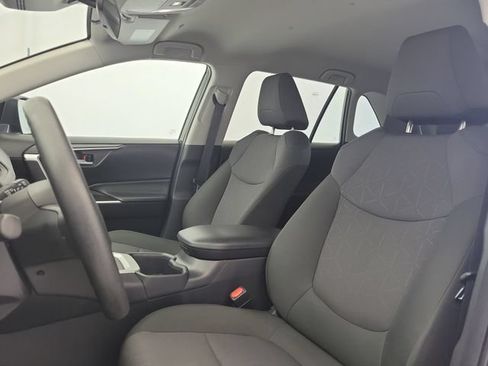 Used 2025 Toyota RAV4 XLE FWD image 18