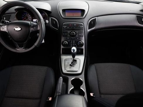 Used 2011 Hyundai Genesis 2.0T image 2