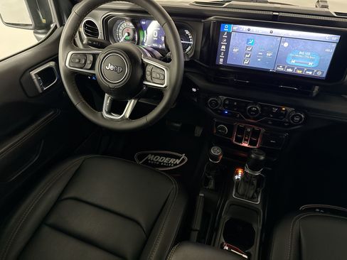 Used 2024 Jeep Wrangler Unlimited Sahara AWD/4WD image 32