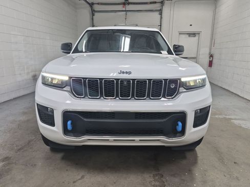 Used 2022 Jeep Grand Cherokee Overland w/ Advanced Protech Group III AWD/4WD image 12
