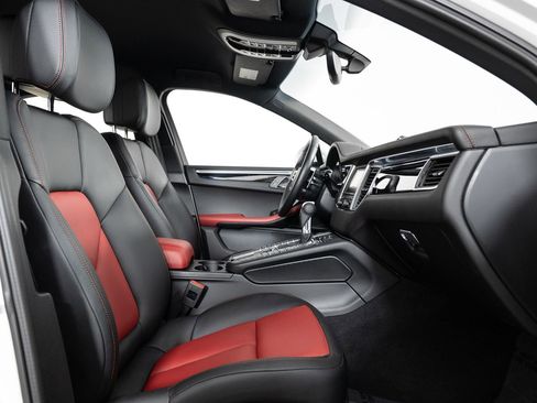 Used 2016 Porsche Macan S w/ Infotainment Package image 28