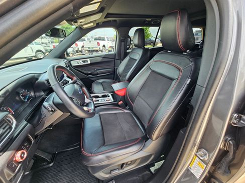 Used 2023 Ford Explorer ST-Line w/ Class IV Trailer Tow Package AWD/4WD image 17