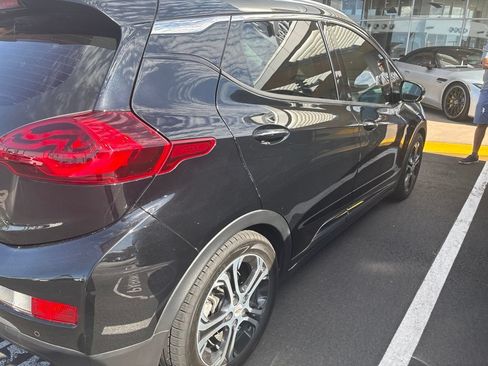 Used 2019 Chevrolet Bolt Premier w/ Infotainment Package FWD image 4