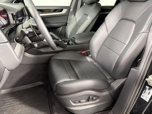 Certified 2026 Porsche Cayenne AWD/4WD image 5