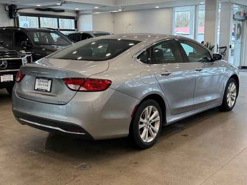 Used 2016 Chrysler 200 Limited image 3