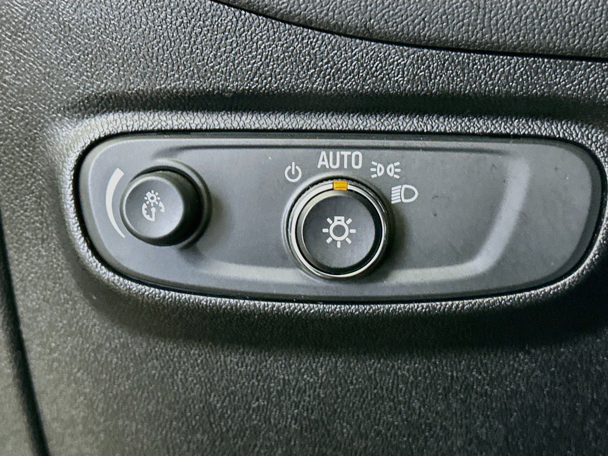Used 2018 Chevrolet Equinox LS FWD image 16