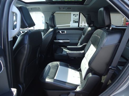 Used 2023 Ford Explorer XLT w/ Equipment Group 202A AWD/4WD image 30