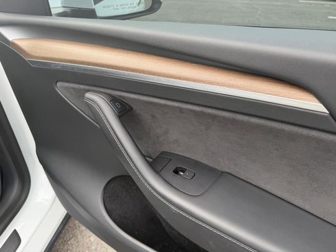 Used 2022 Tesla Model Y Performance image 33