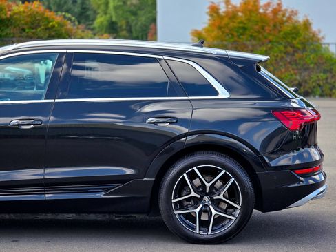 Used 2019 Audi e-tron Premium Plus AWD/4WD image 7