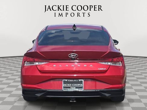Used 2022 Hyundai Elantra Limited FWD image 6