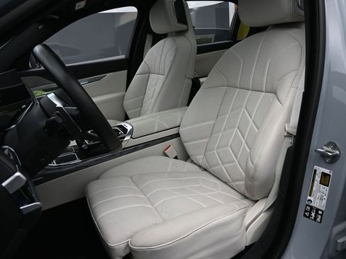 Used 2024 BMW 760i xDrive w/ Premium Package 2 image 24