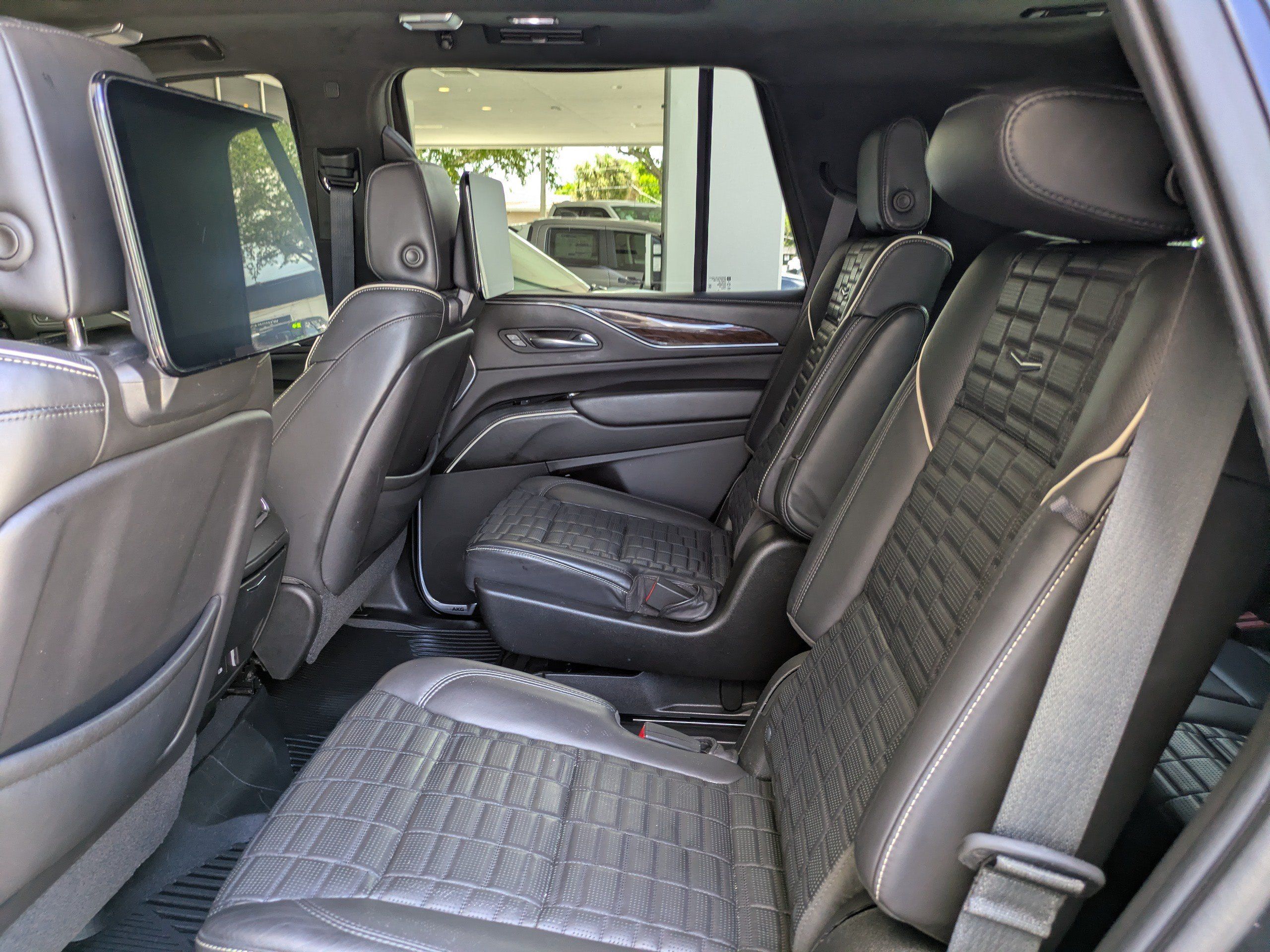Used 2021 Cadillac Escalade Sport Platinum AWD/4WD image 16